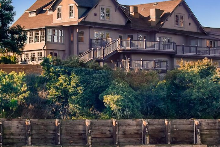 Noyo Harbor Inn Restaurant and Tavern