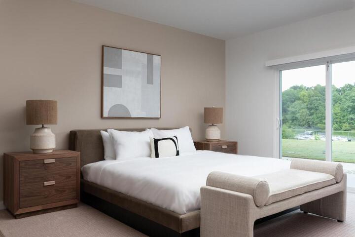Deluxe Room 1 King Bed Balcony Self Check in with Virtual Front Desk (6 of 36)