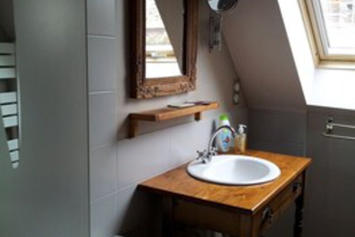 Room 3 of 44