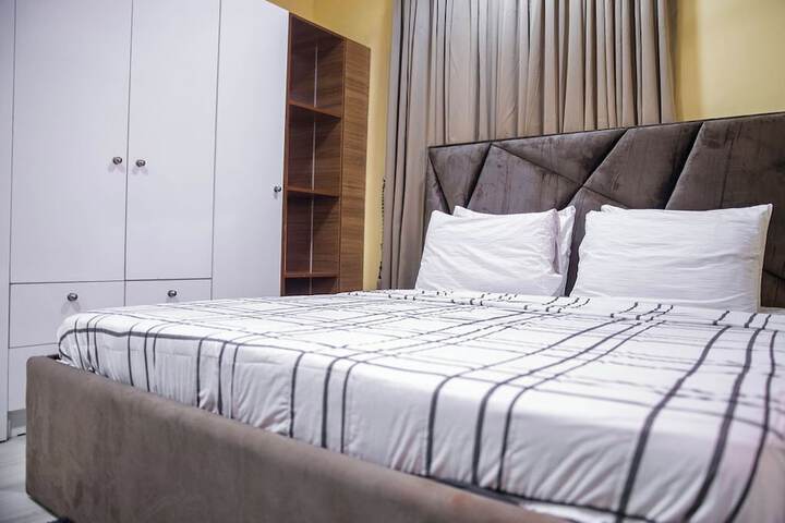 Room 4 of 6