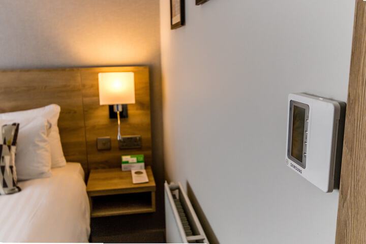 Room 33 of 210