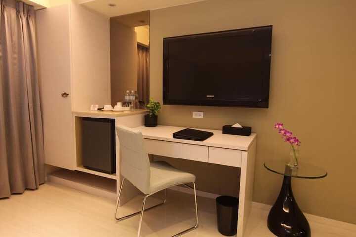 Room 33 of 62