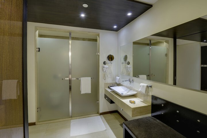 Room 34 of 80