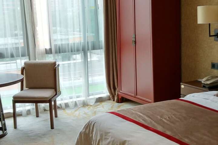 Room 5 of 17