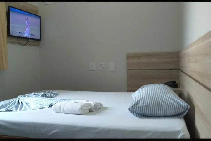 Room 7 of 13