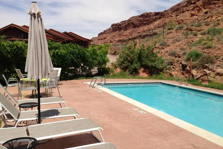 Pool 10 of 16