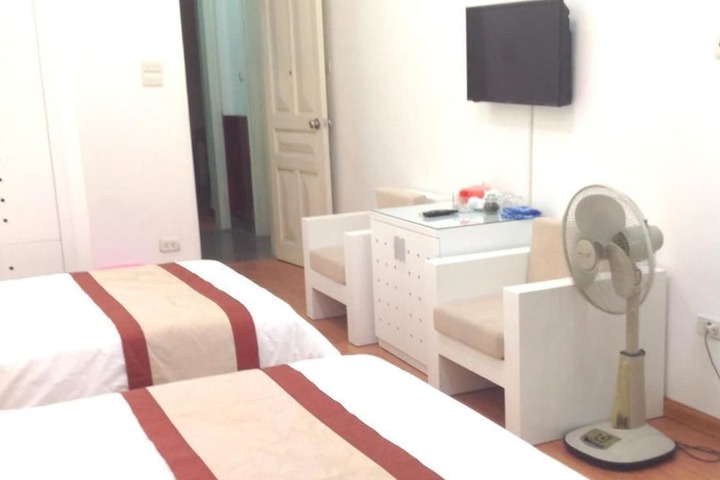 Room 4 of 24