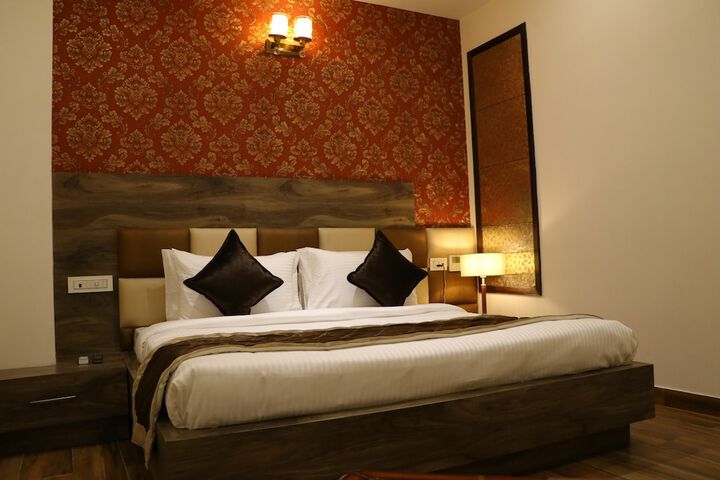 Room 35 of 53