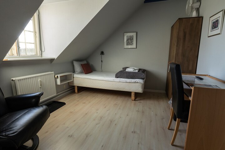 Room 4 of 6