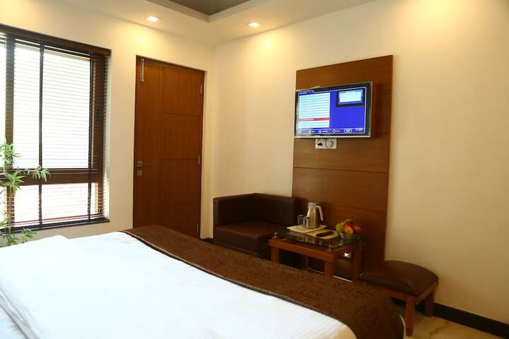 Room 13 of 49