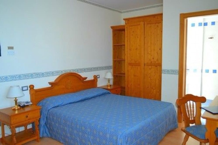 Room 6 of 73