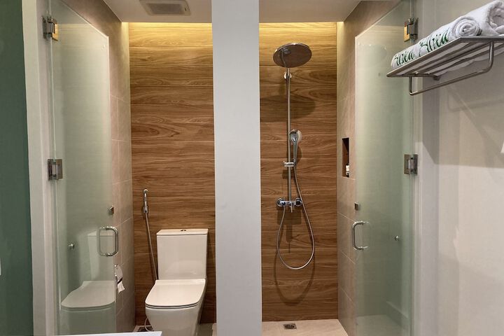 Room 12 of 17