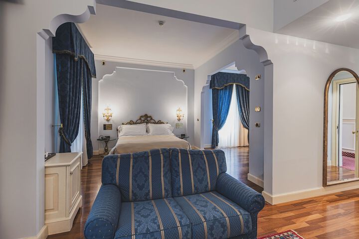 Room 100 of 181
