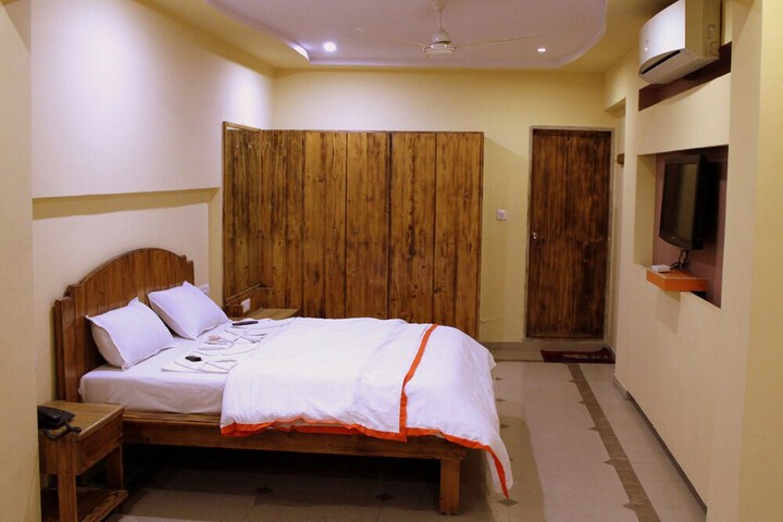Room 10 of 21