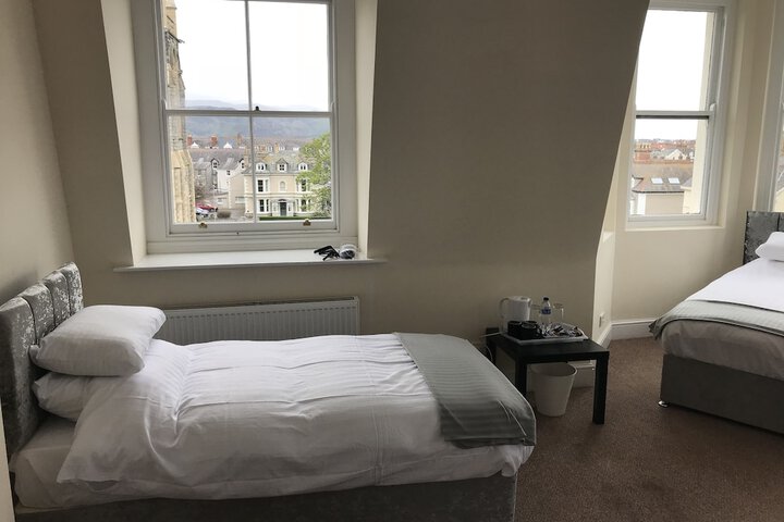 Room 6 of 37