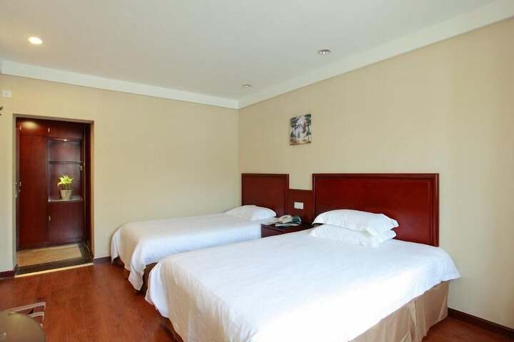 Room 12 of 72