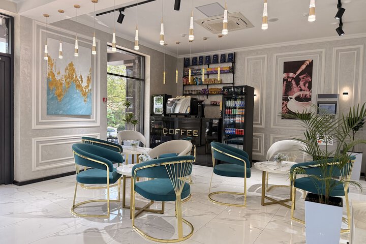 Lounge 57 of 74