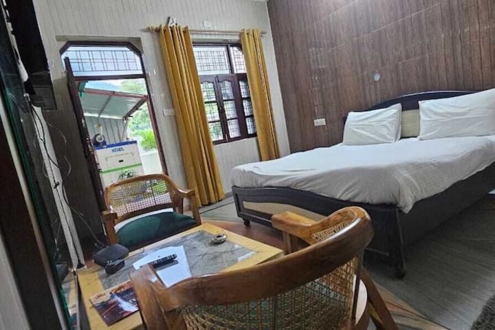 Room 11 of 29