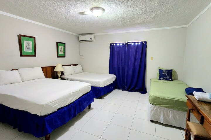 Room 9 of 110