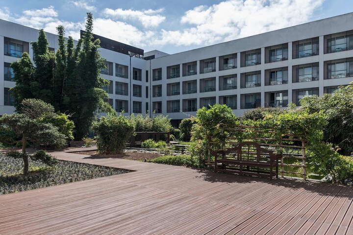 Hotel Exterior 122 of 126