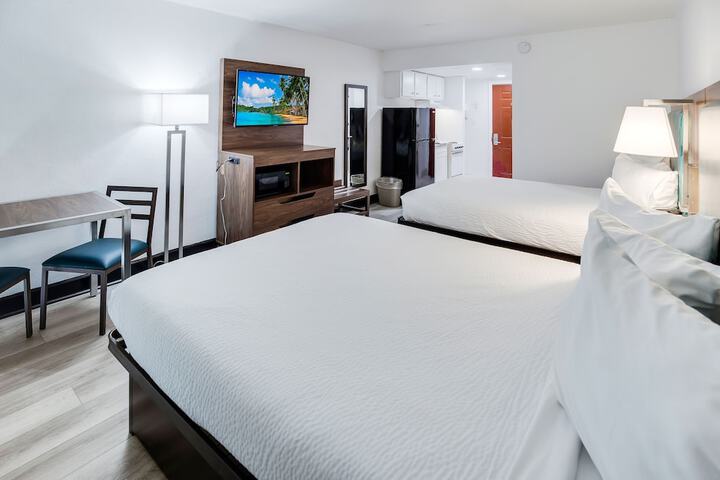 Standard Queen Room 2 Queen Beds Pet Room Only Newly Remodeled (6 of 22)