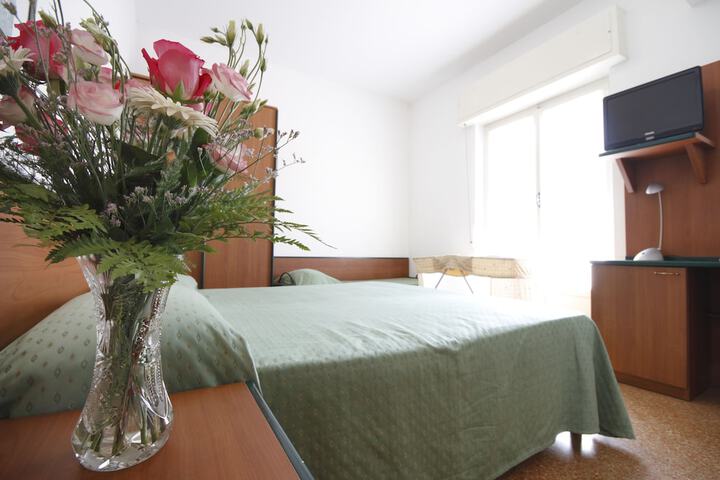 Room 12 of 16