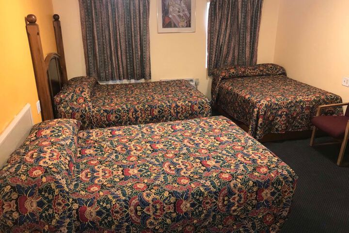 Room 5 of 16