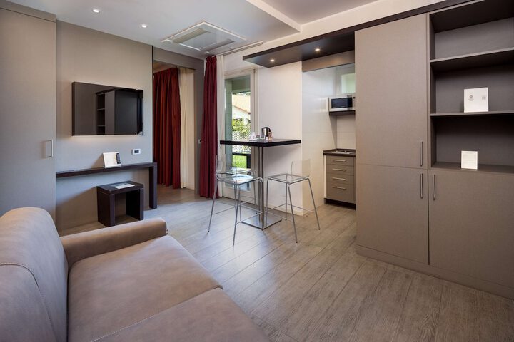 Room 34 of 100