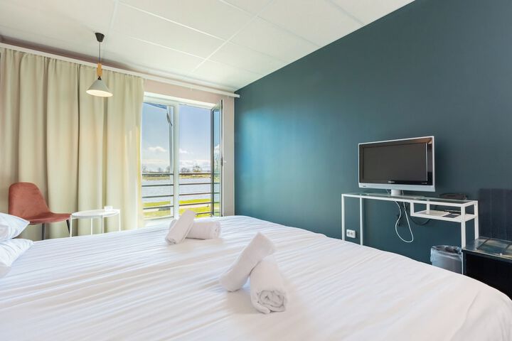 Room 12 of 89