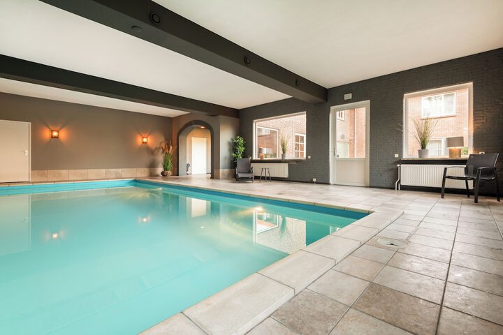 Pool 24 of 52