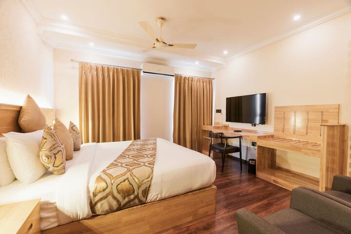 Room 5 of 106
