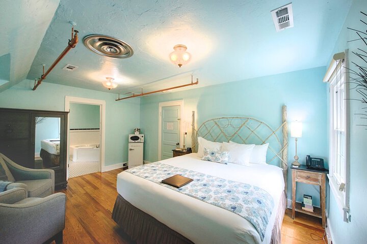 Room 21 of 243