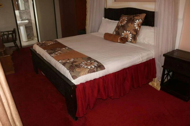 Room 8 of 31