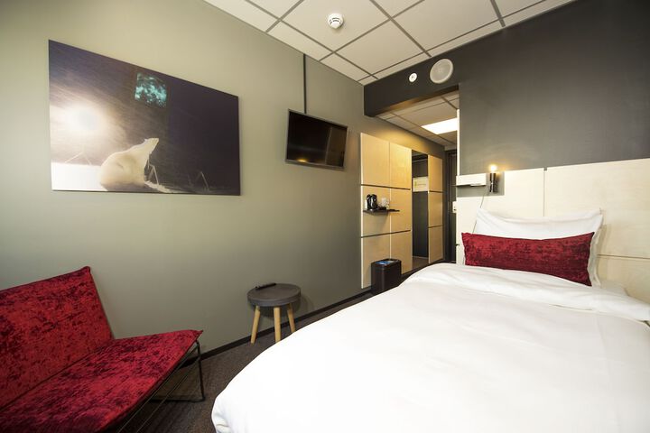 Room 13 of 35