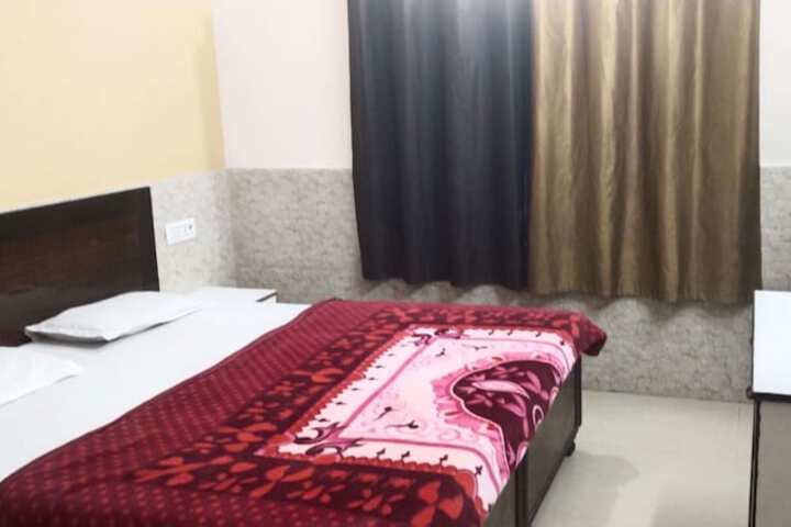 Room 8 of 14