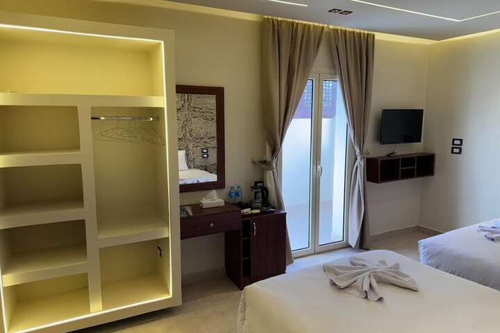 Room 11 of 110