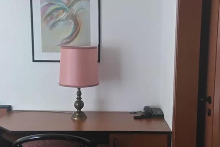 Room 17 of 38