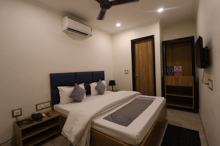 Room 19 of 80