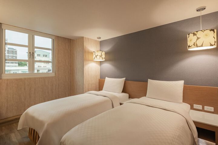 Room 16 of 76