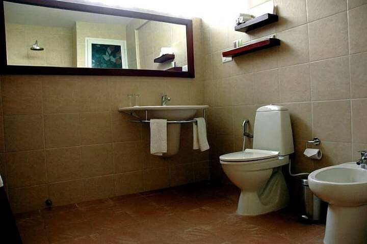 Room 7 of 11