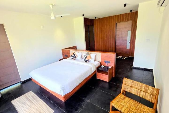 Room 10 of 48