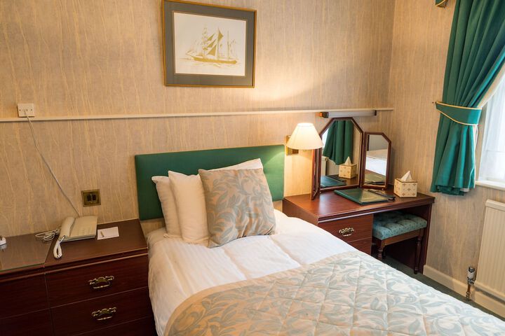 Room 3 of 72