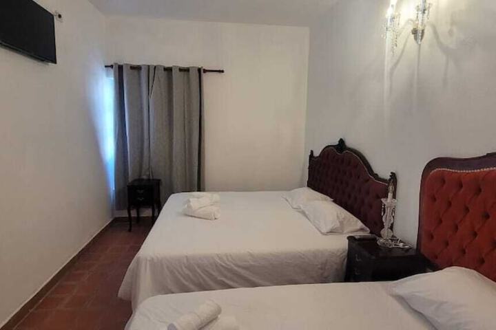 Room 6 of 12
