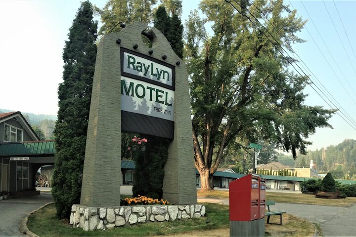 Ray Lyn Motel