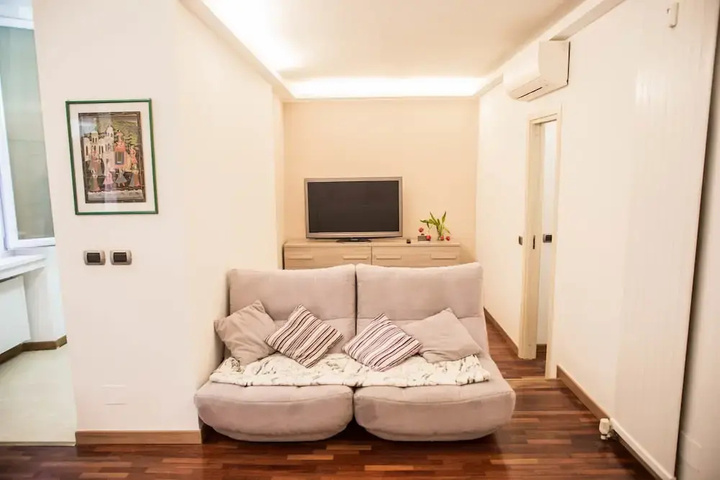 Room 5 of 14