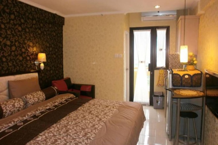 Room 5 of 9