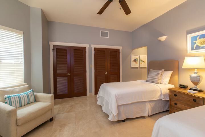 Room 4 of 412