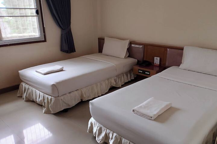 Room 26 of 38