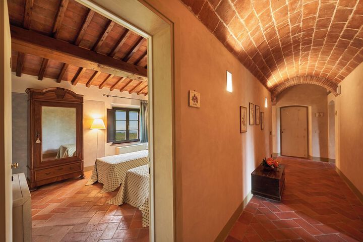 Room 3 of 62