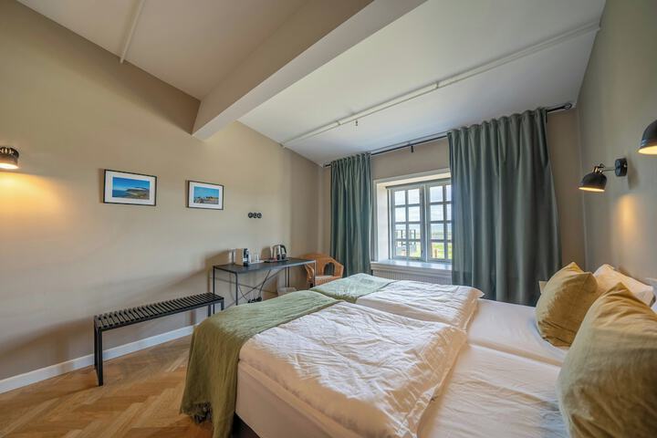 Room 8 of 53